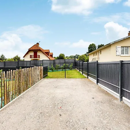 Holiday home Stunning In L'orcher *
