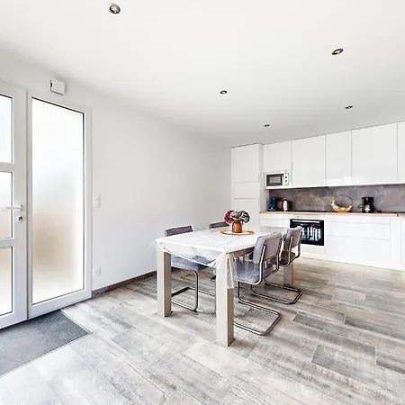 Holiday home Stunning In L'orcher